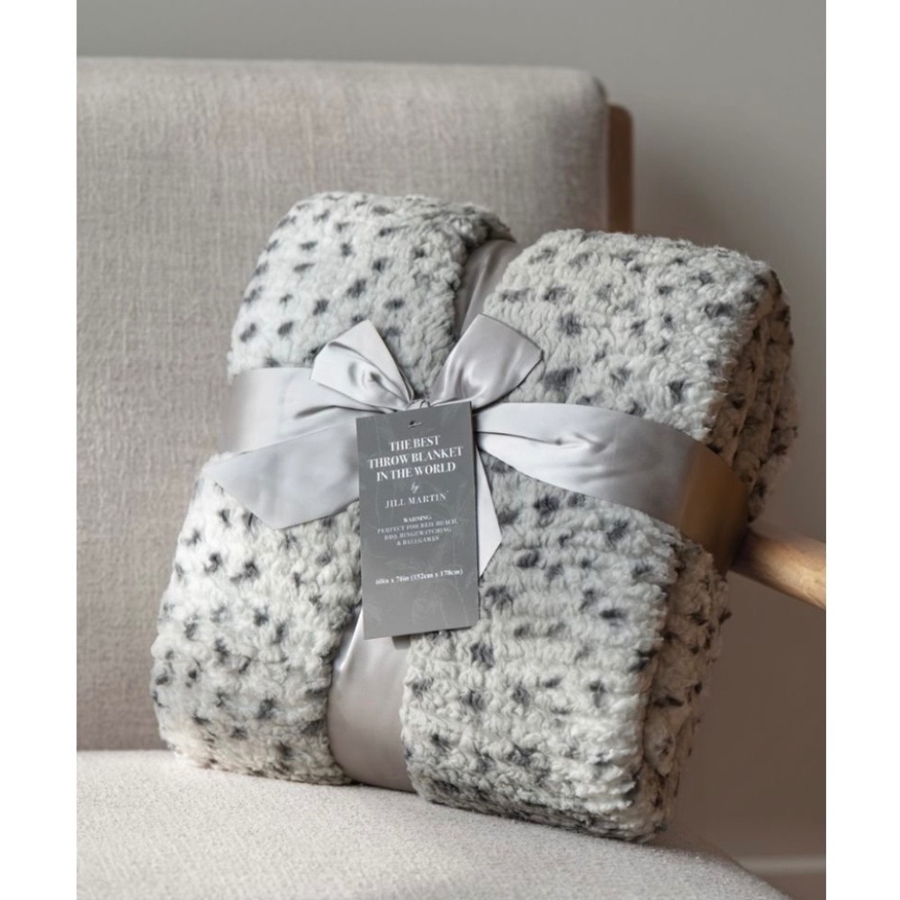Jill Martin 60" X 70" Sherpa Throw Blanket-in Snow Leopard - NEW